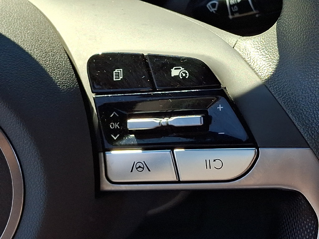 Used 2024 Hyundai Elantra SEL FWD image 21