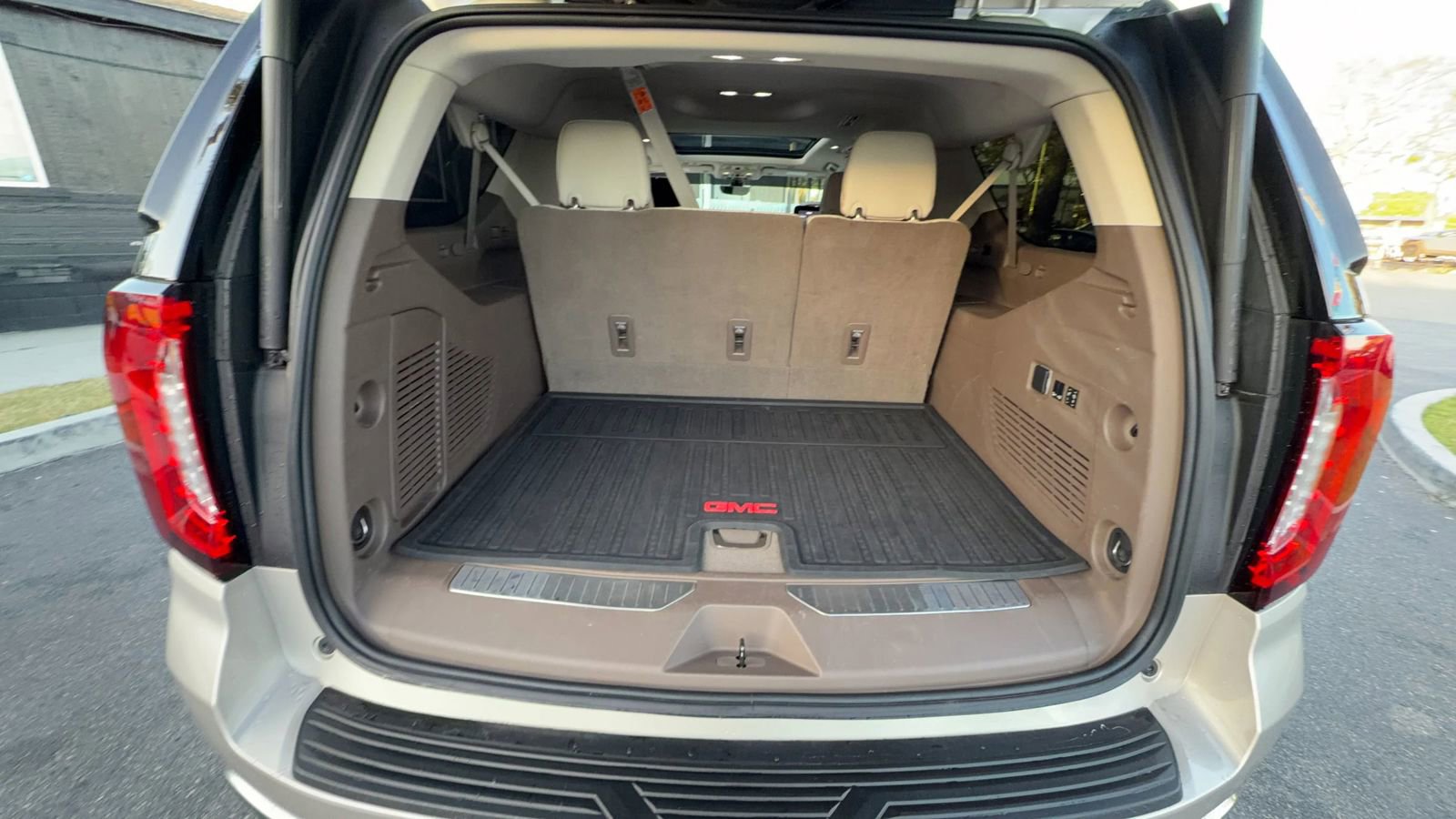 Used 2021 GMC Yukon XL Denali w/ Denali Ultimate Package image 42