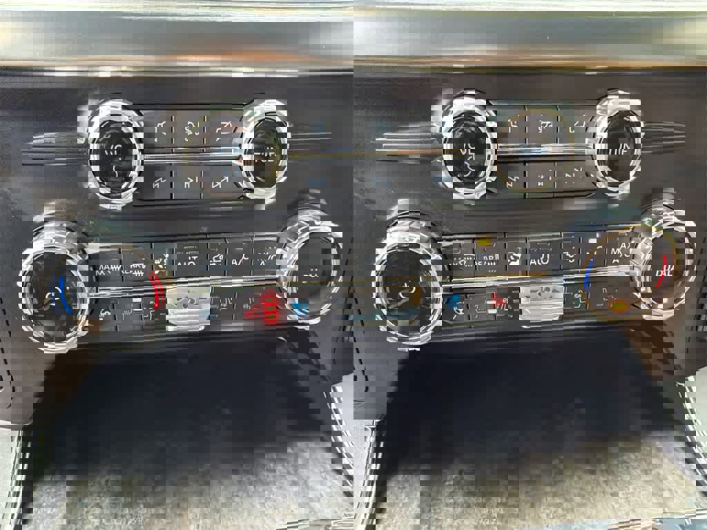 Used 2023 Ford F150 Lariat w/ Trailer Tow Package image 28