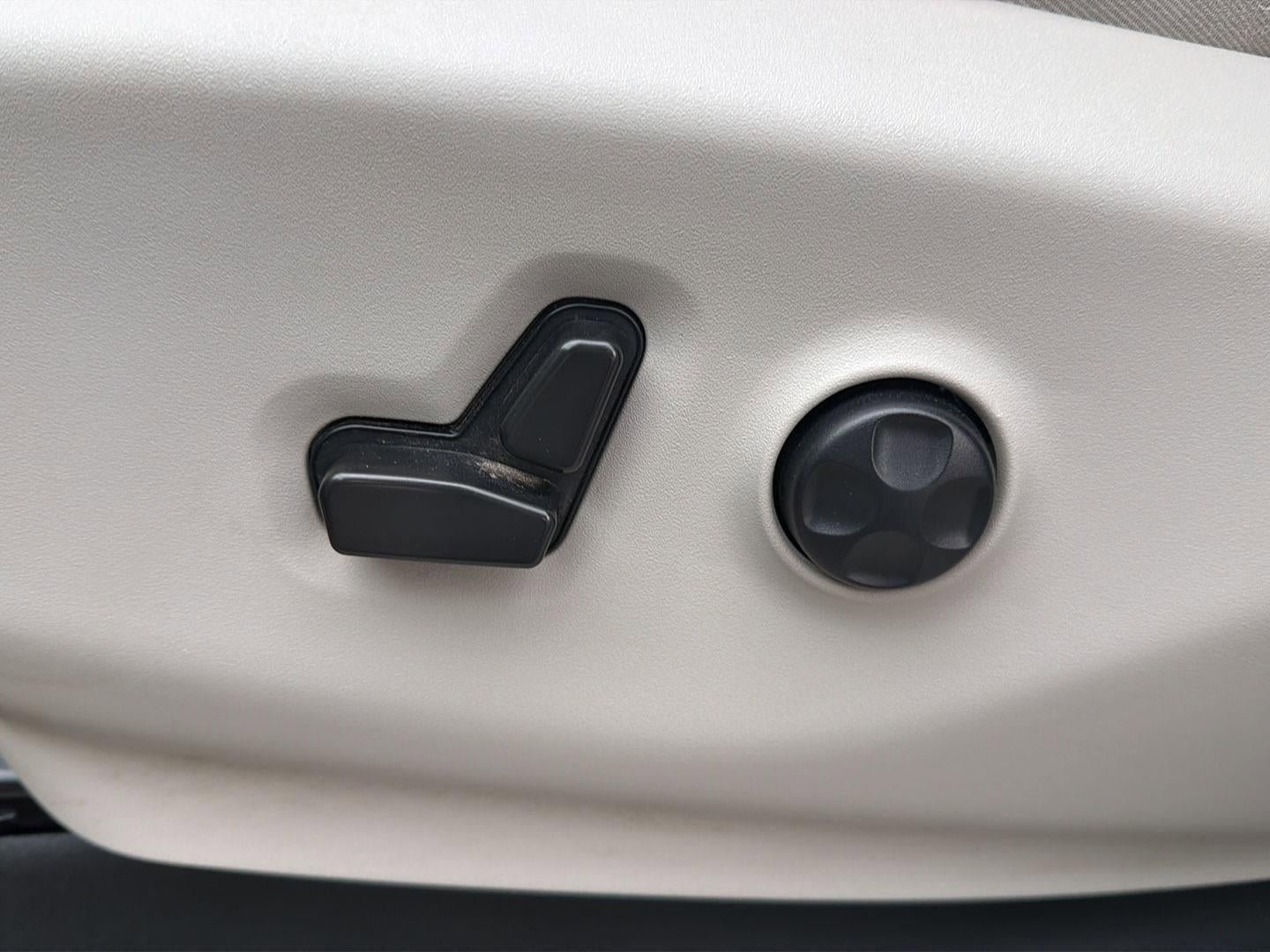 Used 2021 Chrysler Pacifica Touring-L FWD image 15