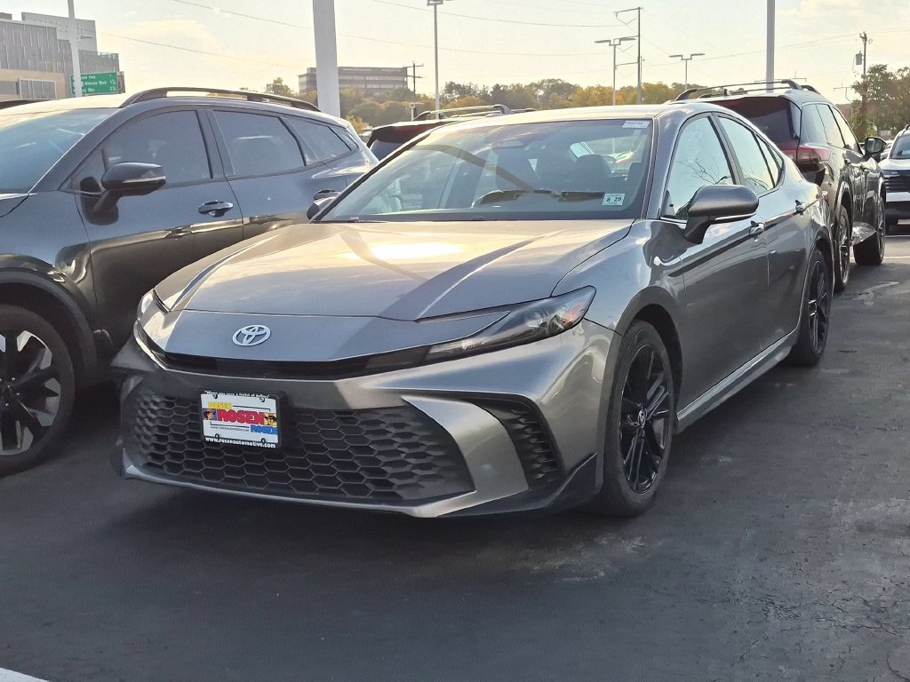 Used 2025 Toyota Camry SE FWD image 5