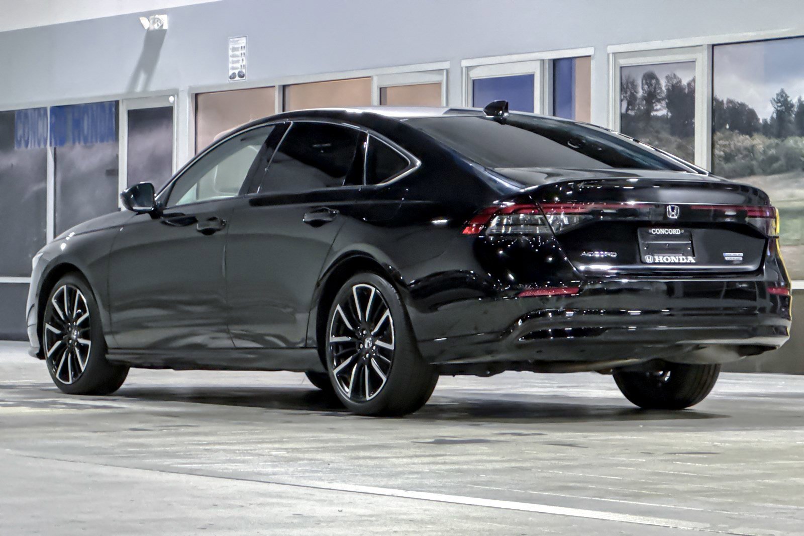 Used 2024 Honda Accord Touring image 3