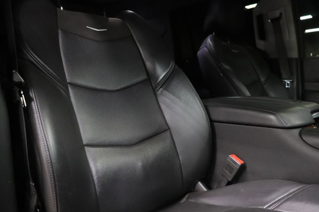 Used 2020 Cadillac Escalade ESV Premium Luxury image 29