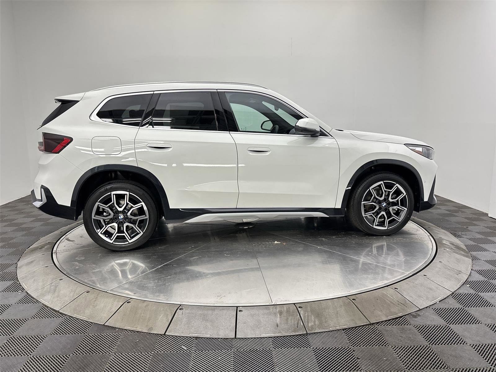 New 2025 BMW X1 xDrive28i w/ Technology Package image 17