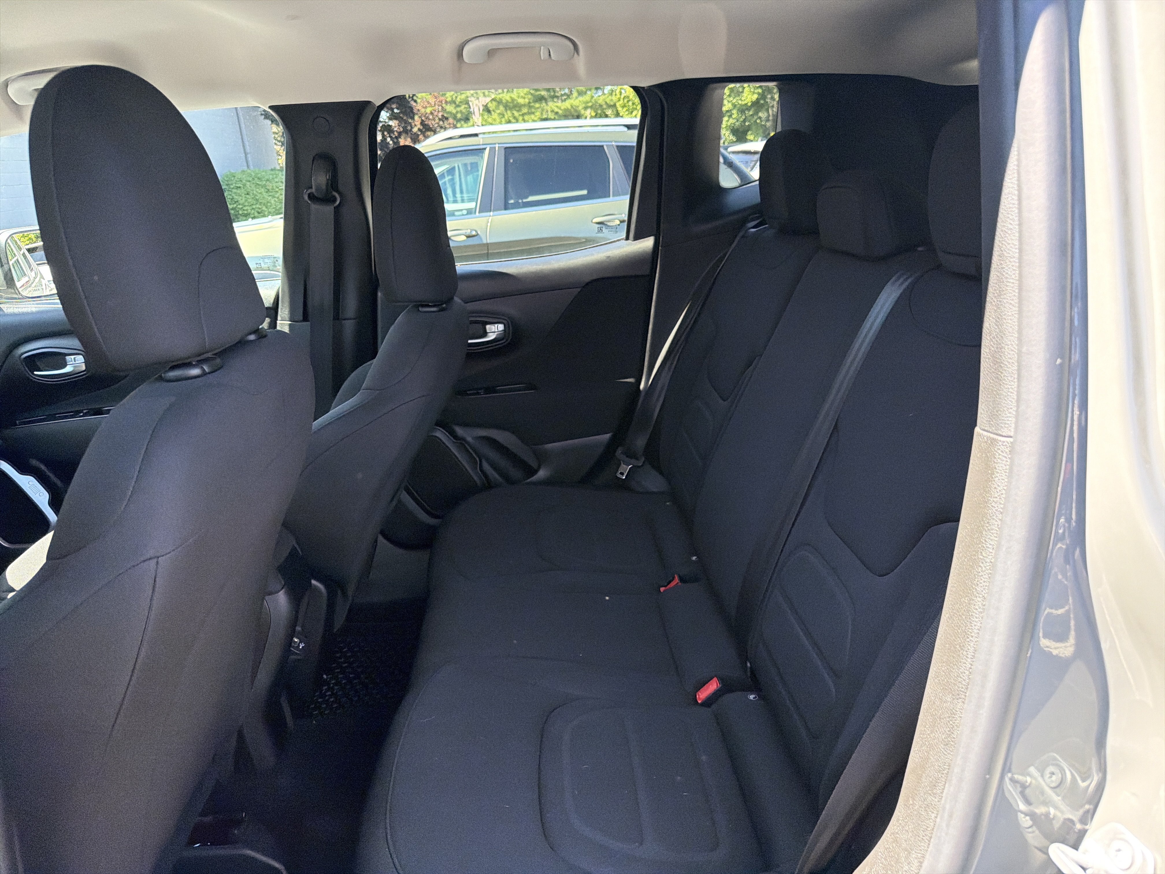 Used 2020 Jeep Renegade Latitude w/ Cold Weather Group AWD/4WD image 9