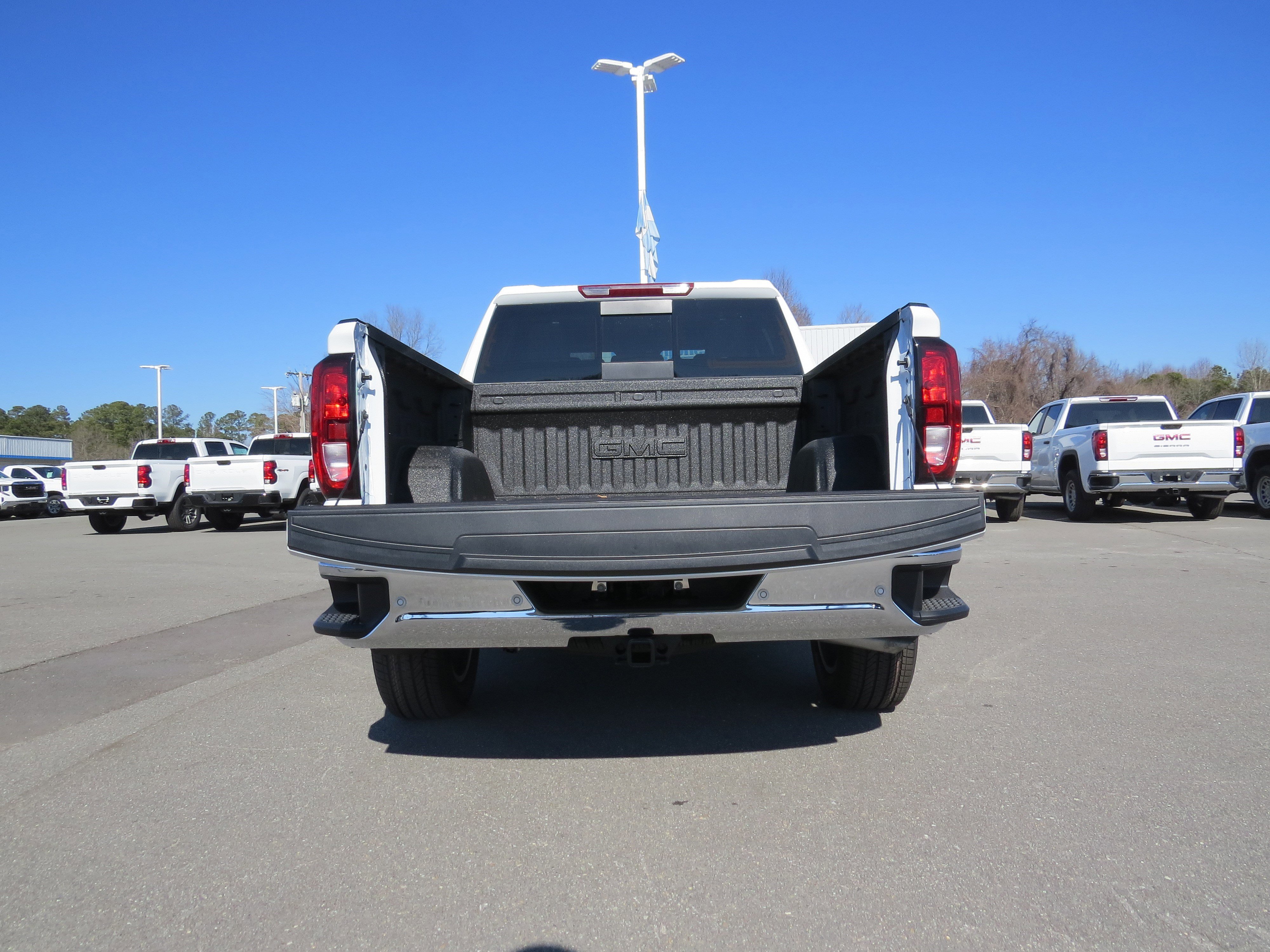 New 2026 GMC Sierra 1500 SLE w/ Preferred Package image 5