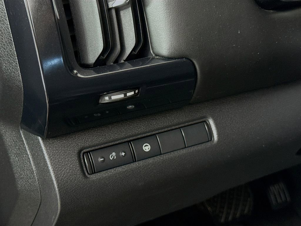 Used 2022 Nissan Pathfinder SV image 10