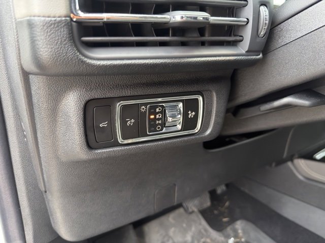 Used 2025 Lincoln Corsair AWD image 14