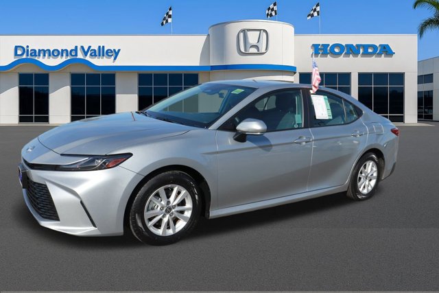 Used 2025 Toyota Camry LE image 3