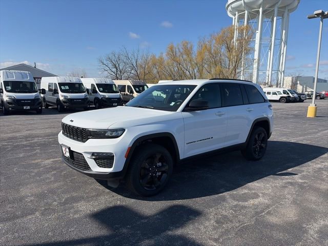 New 2025 Jeep Grand Cherokee Limited w/ Black Appearance Package