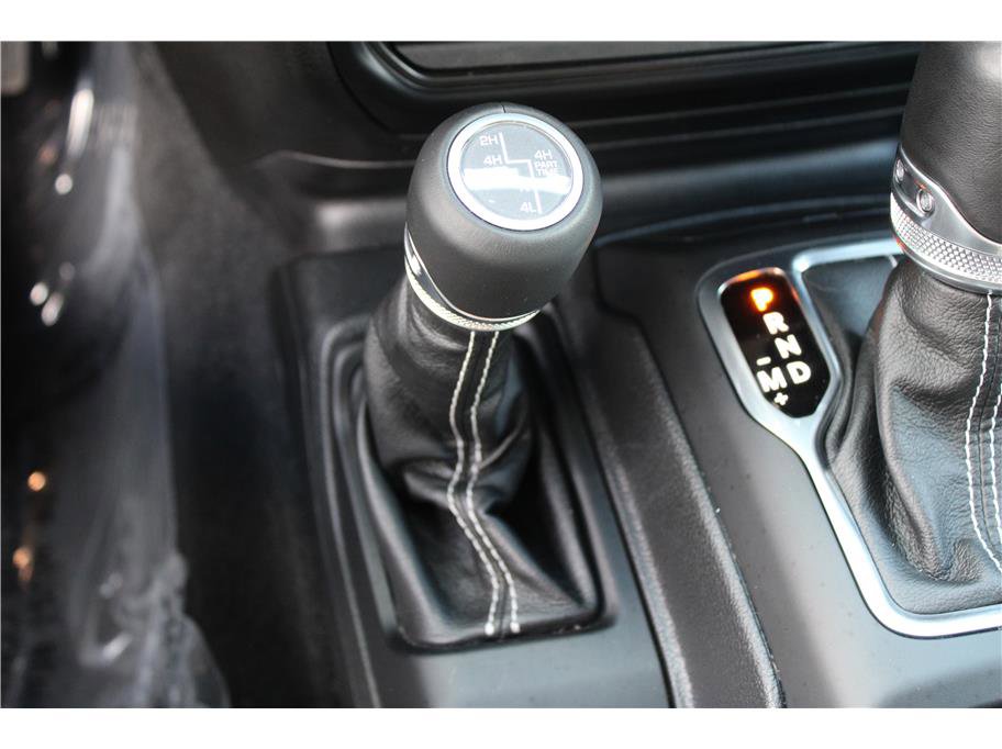 Used 2023 Jeep Wrangler Unlimited Sahara w/ Cold Weather Group AWD/4WD image 27