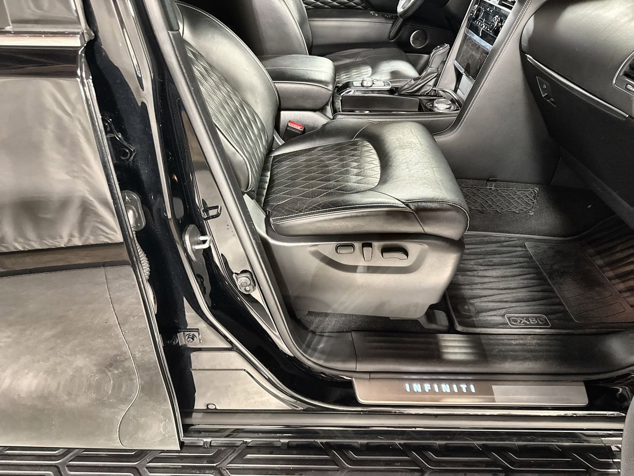 Used 2022 INFINITI QX80 Sensory w/ All-Season Package AWD/4WD image 33