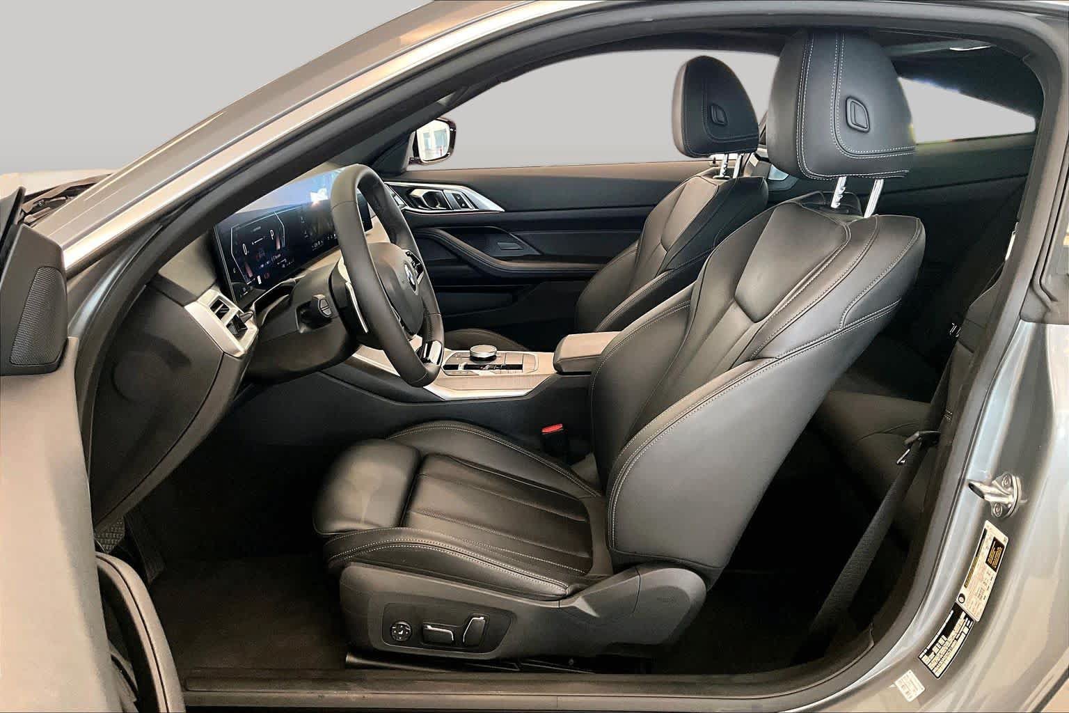 Used 2025 BMW 430i Coupe w/ Convenience Package RWD image 7