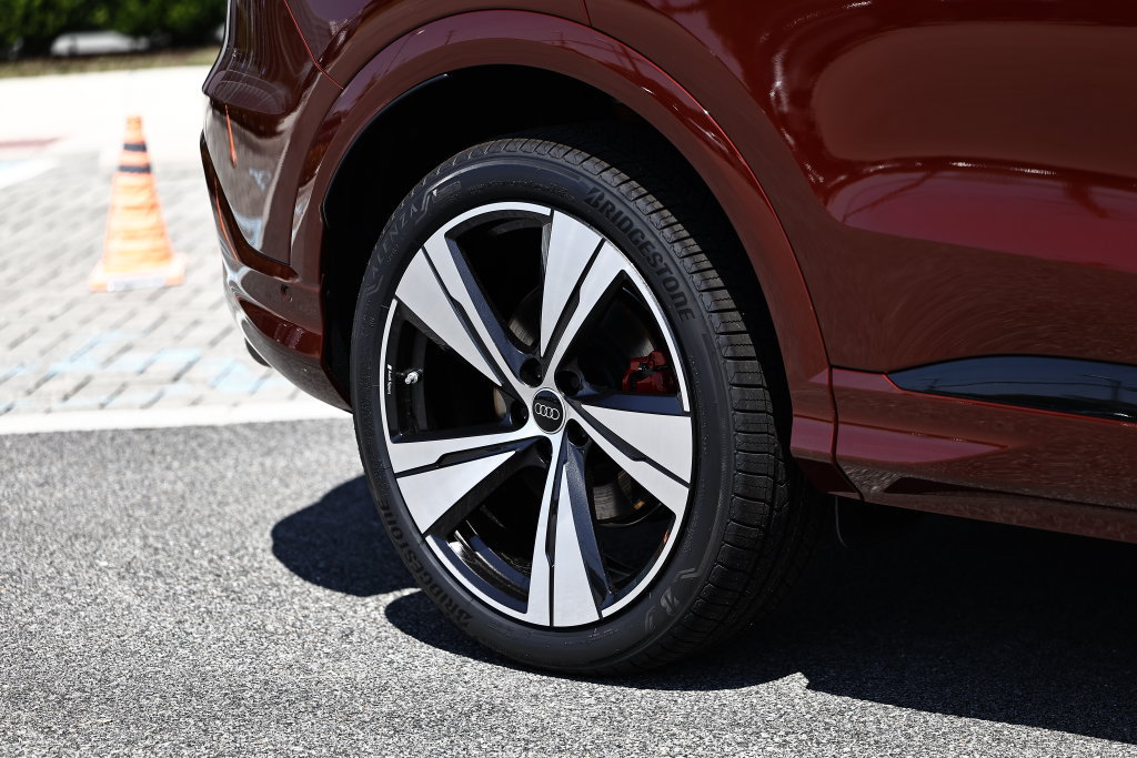 New 2026 Audi SQ5 Premium Plus AWD/4WD image 6