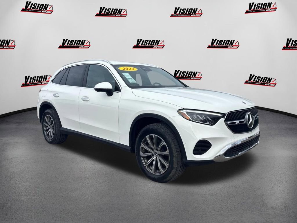 Used 2023 Mercedes-Benz GLC 300 image 3