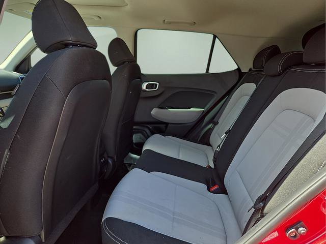 Used 2024 Hyundai Venue SEL FWD image 15