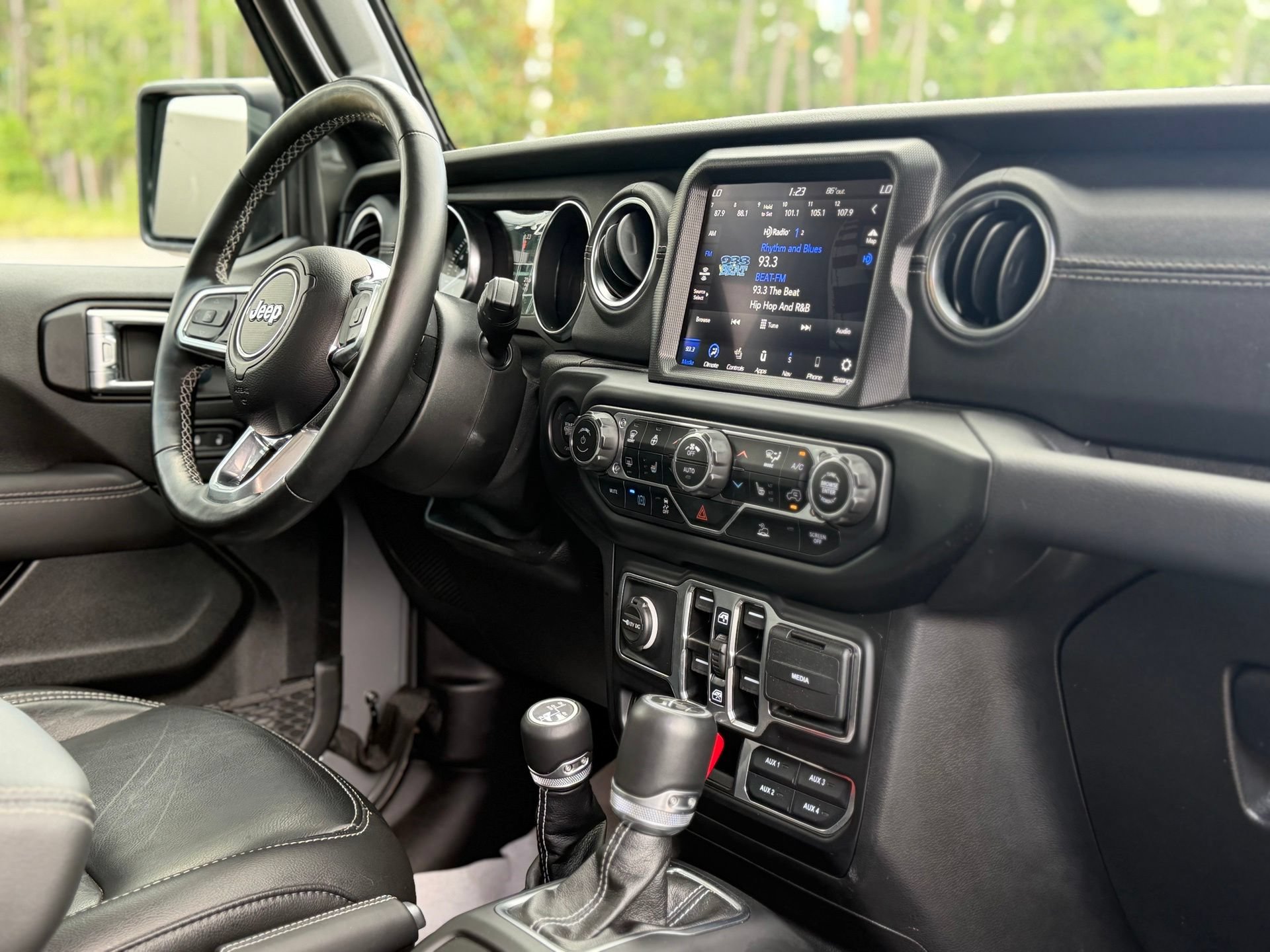 Used 2021 Jeep Wrangler Unlimited Sahara w/ Cold Weather Group AWD/4WD image 3