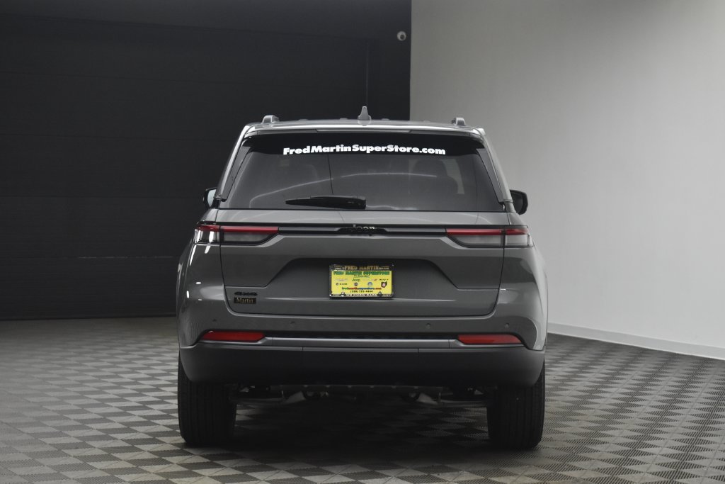 New 2027 Jeep Grand Cherokee 4WD image 10