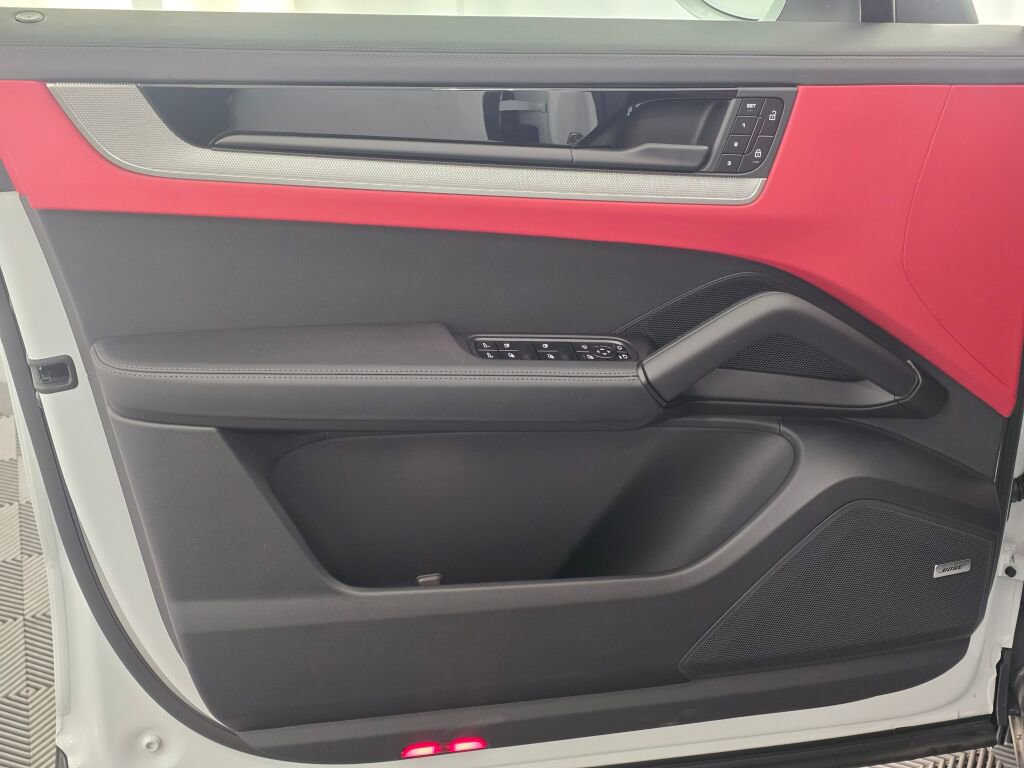 New 2026 Porsche Cayenne image 25