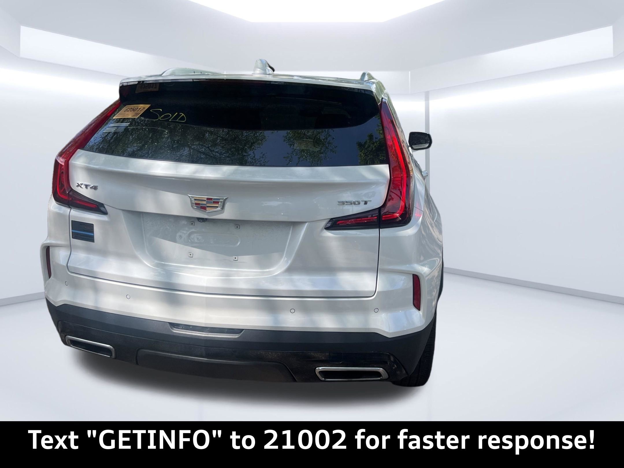 Used 2025 Cadillac XT4 Premium Luxury image 6