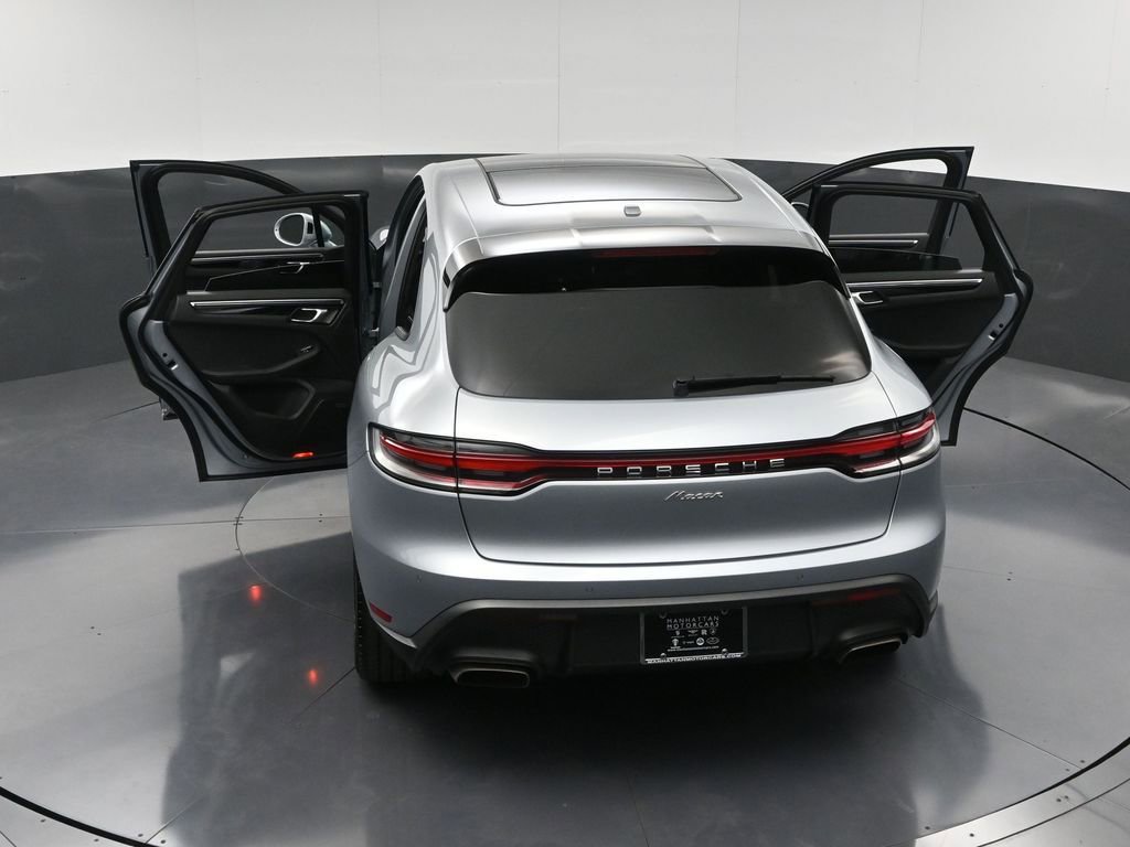 Certified 2025 Porsche Macan image 34