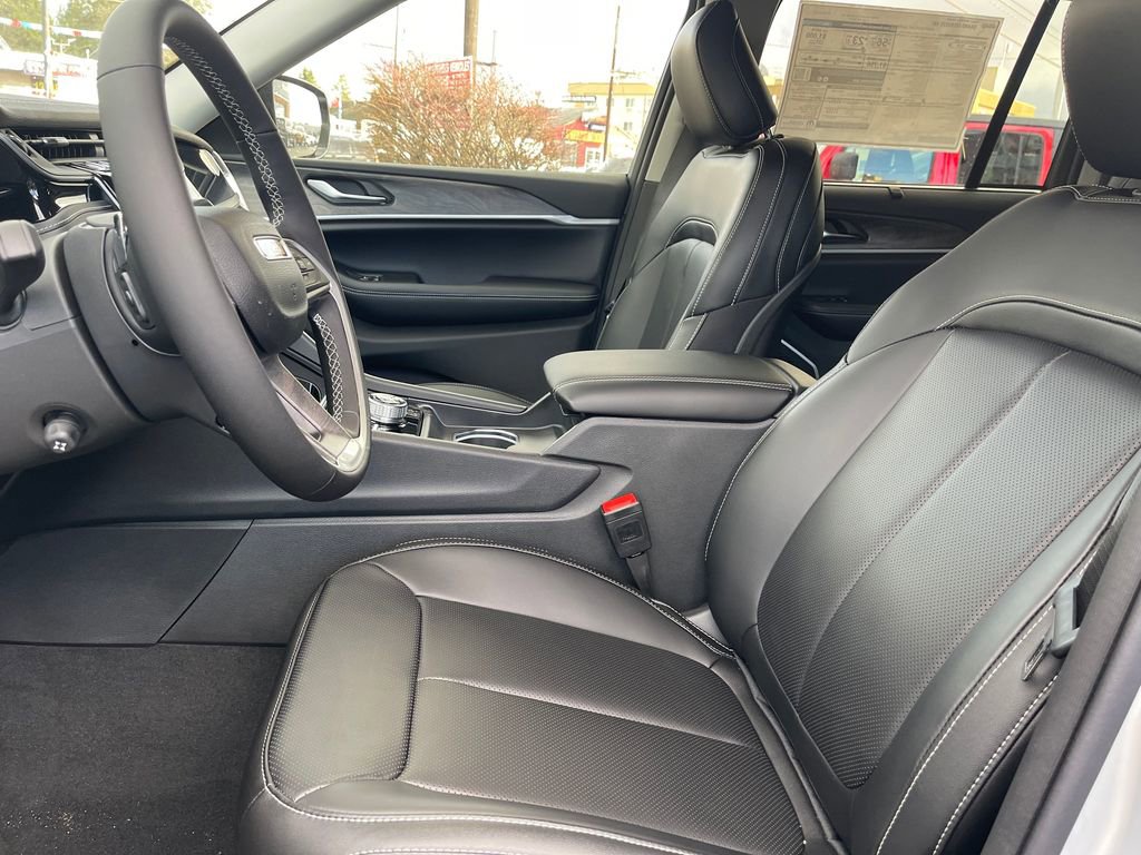 New 2024 Jeep Grand Cherokee Limited 4xe w/ Luxury Tech Group II image 17