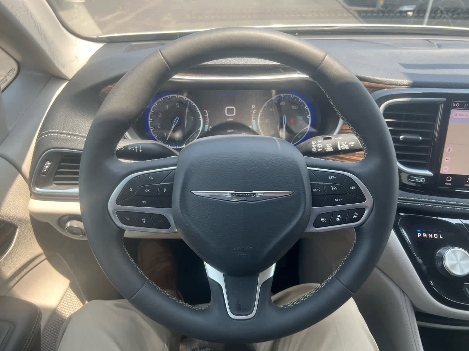 Used 2024 Chrysler Pacifica Limited image 17
