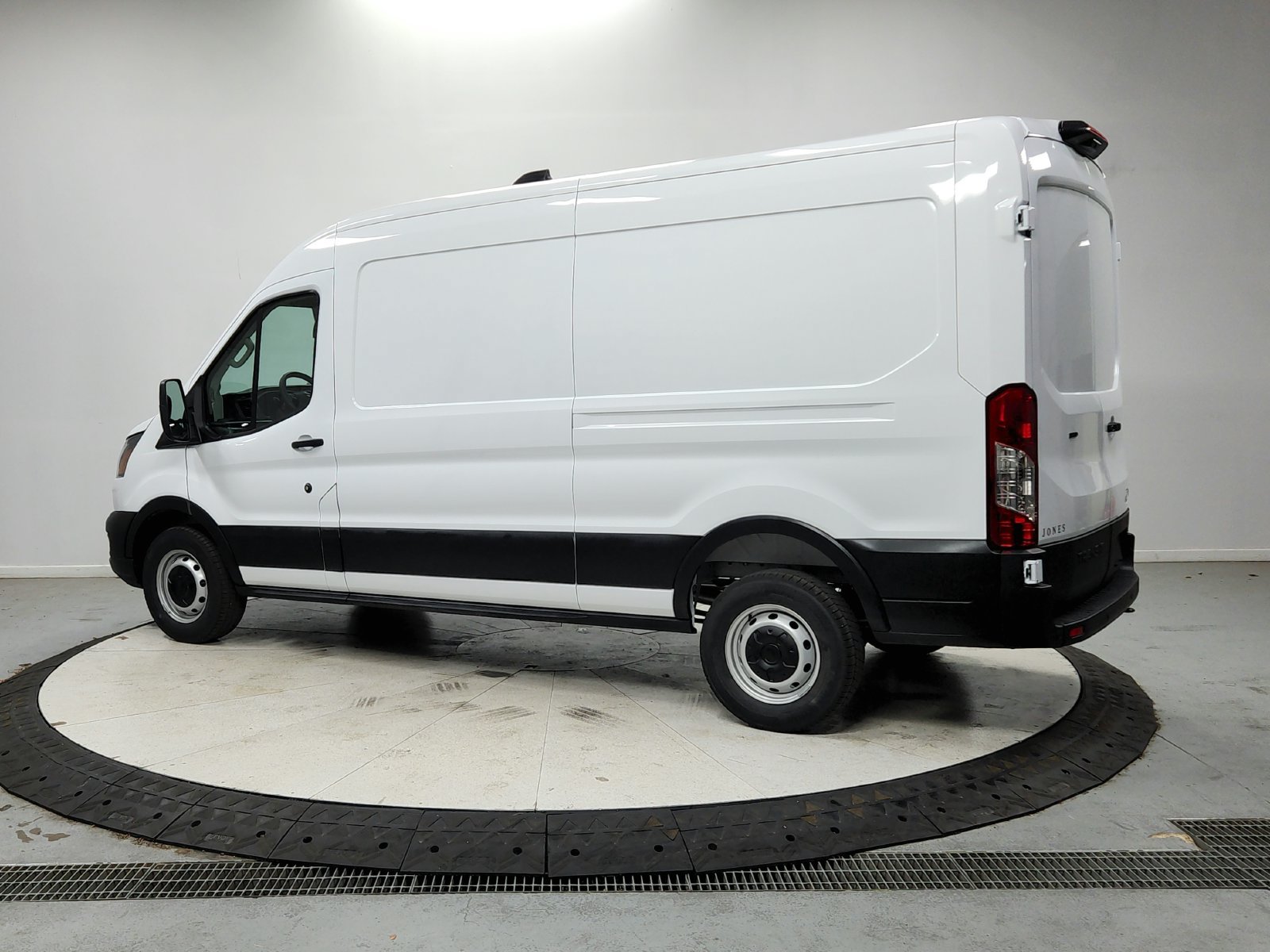 New 2027 Ford Transit 250 148 Medium Roof w/ Load Area Protection Package RWD image 6