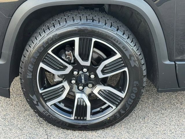 Used 2021 GMC Acadia SLE w/ Driver Convenience Package image 4