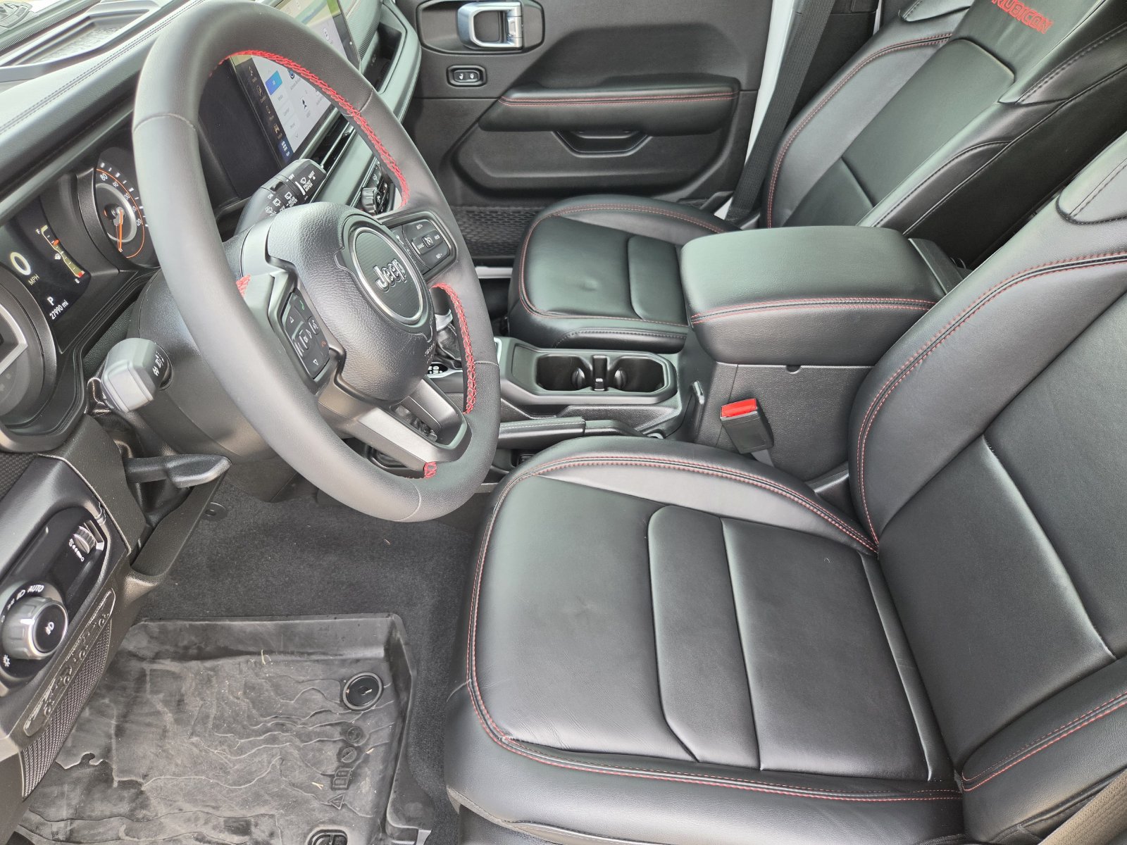 Used 2024 Jeep Wrangler Unlimited Rubicon w/ Convenience Group AWD/4WD image 13