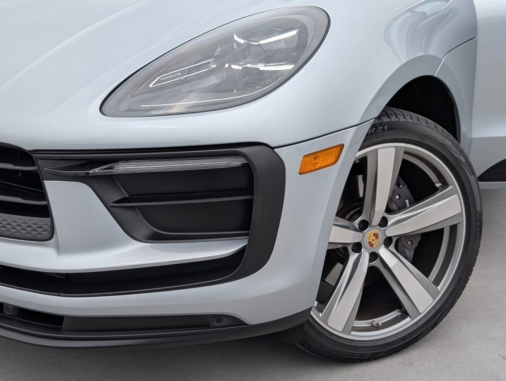 Certified 2024 Porsche Macan AWD/4WD image 10