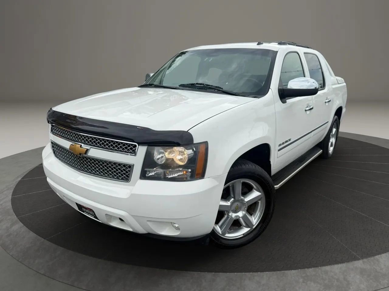 Used 2012 Chevrolet Avalanche LTZ AWD/4WD image 2