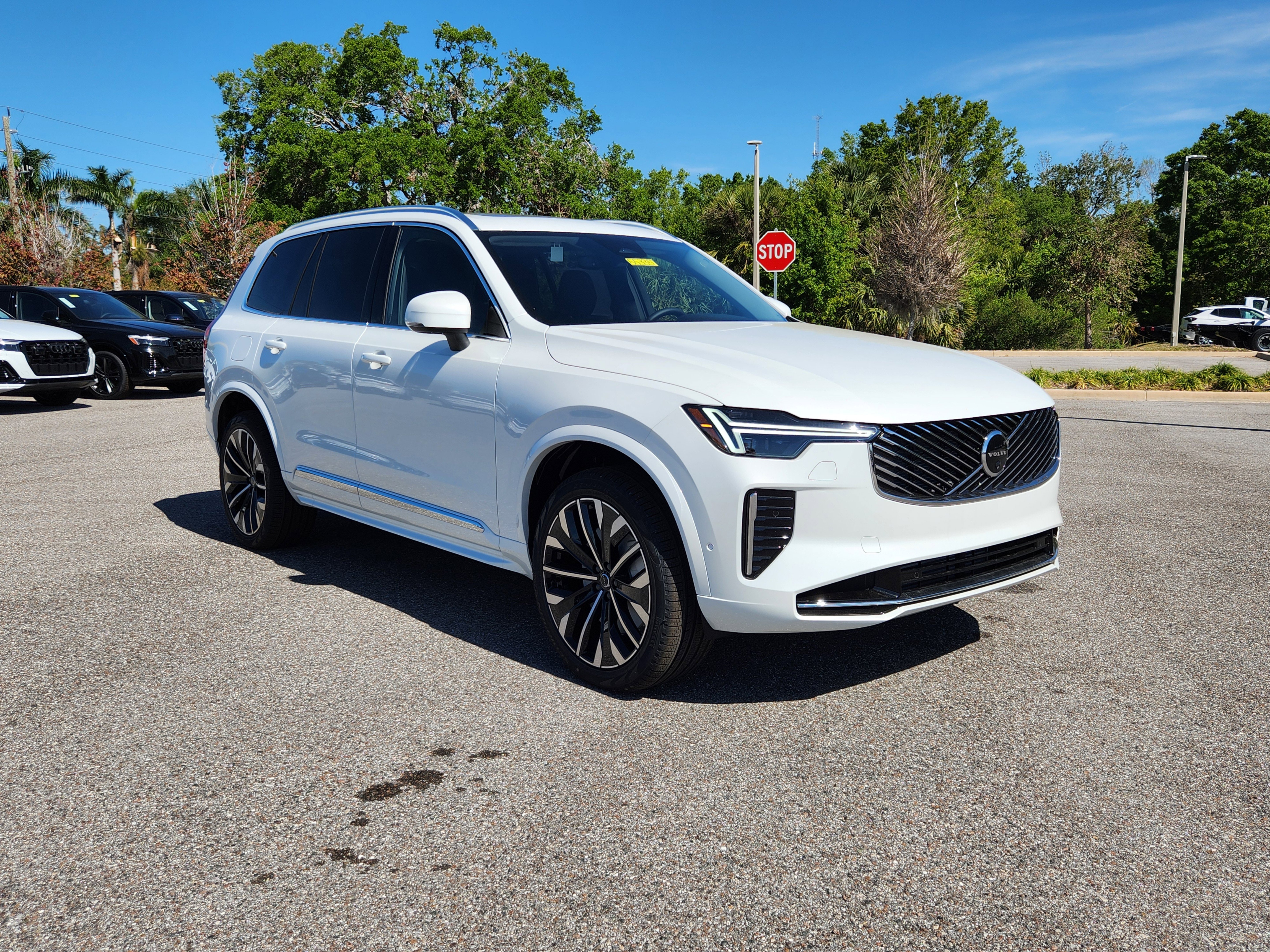 New 2025 Volvo XC90 T8 Plus w/ Protection Package video 1