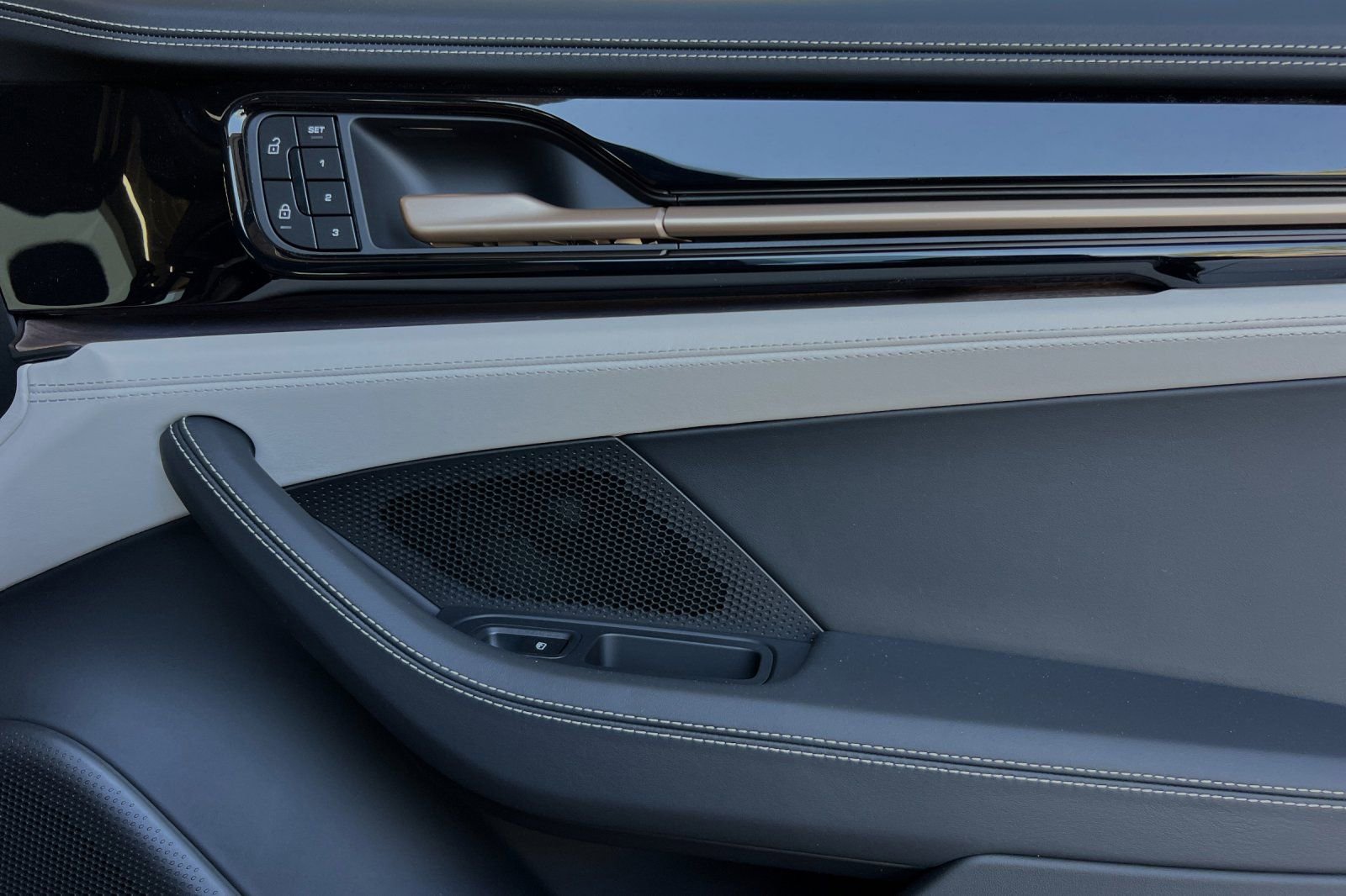 Used 2024 Porsche Panamera 4 image 20