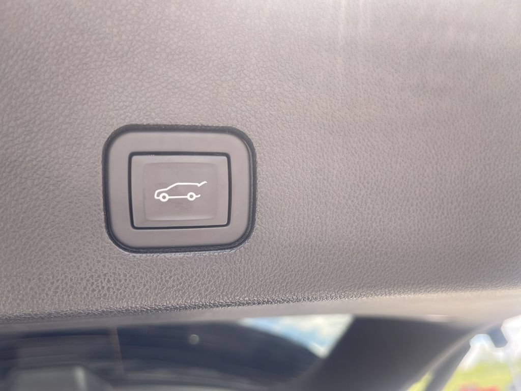 Certified 2023 Cadillac XT6 Premium Luxury w/ LPO, Floor Liner Package AWD/4WD image 17