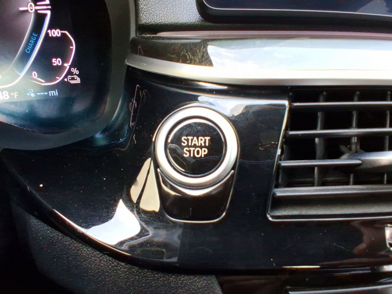 Used 2021 BMW 530e w/ M Sport Package image 23