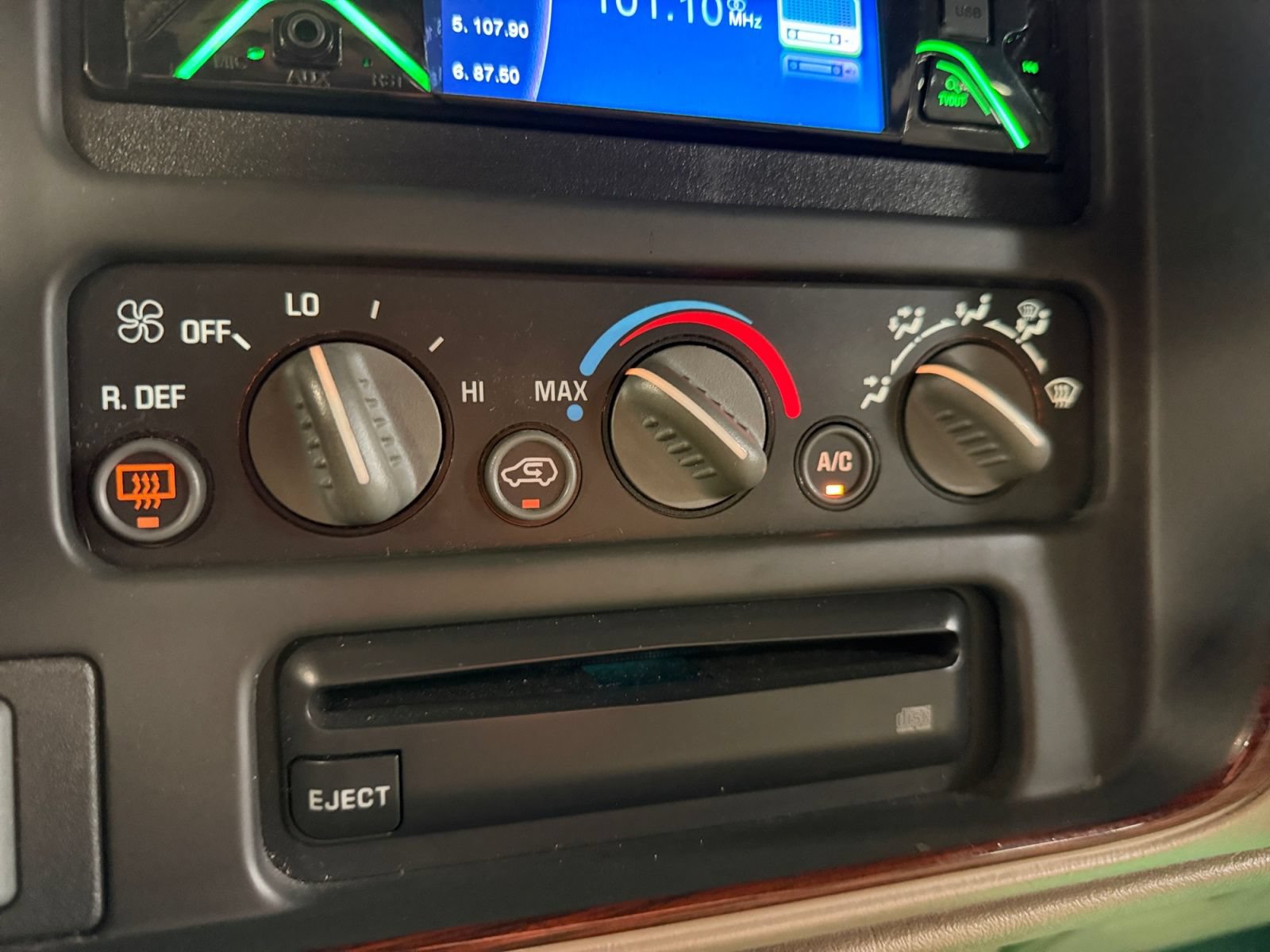 Used 2000 Cadillac Escalade 4WD image 31