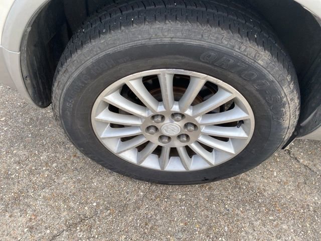 Used 2009 Buick Enclave CXL w/ Entertainment Package #3 FWD image 7