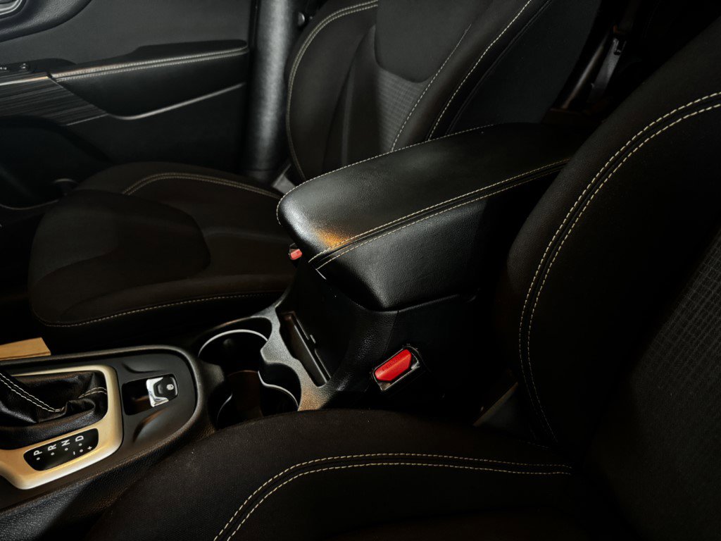 Used 2016 Jeep Cherokee Latitude w/ Comfort/Convenience Group image 19