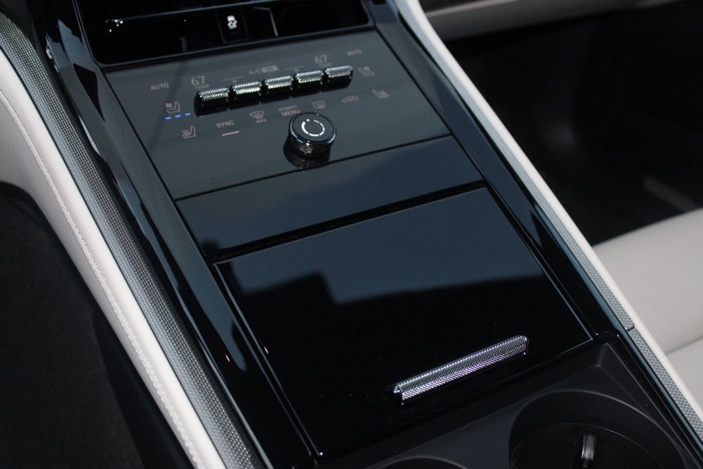 Certified 2025 Porsche Panamera image 33