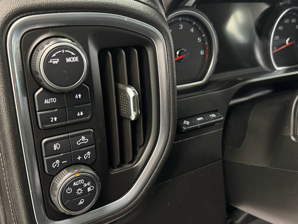 Used 2021 Chevrolet Silverado 1500 LTZ w/ Technology Package AWD/4WD image 17