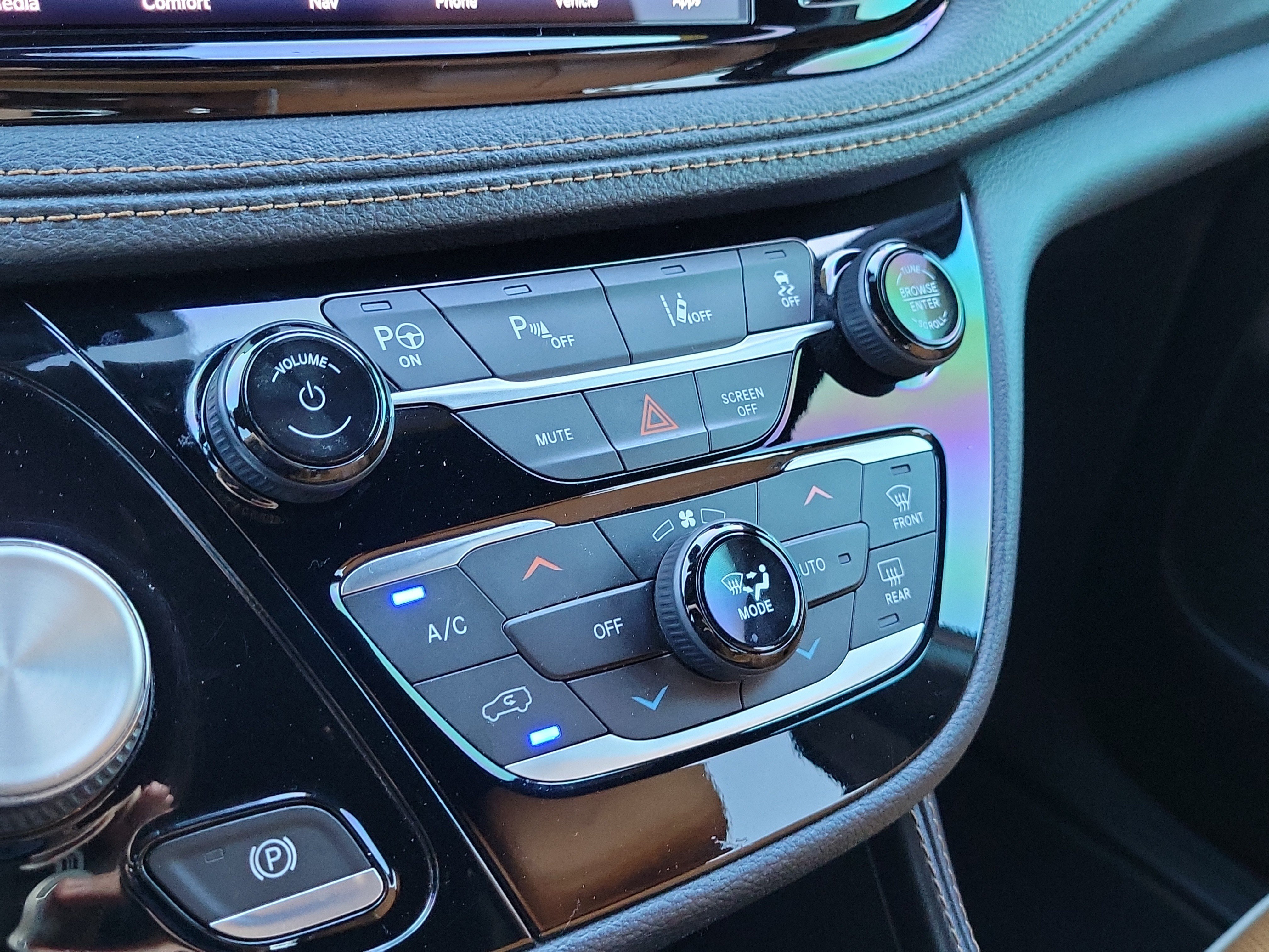 Used 2021 Chrysler Pacifica Pinnacle FWD image 38