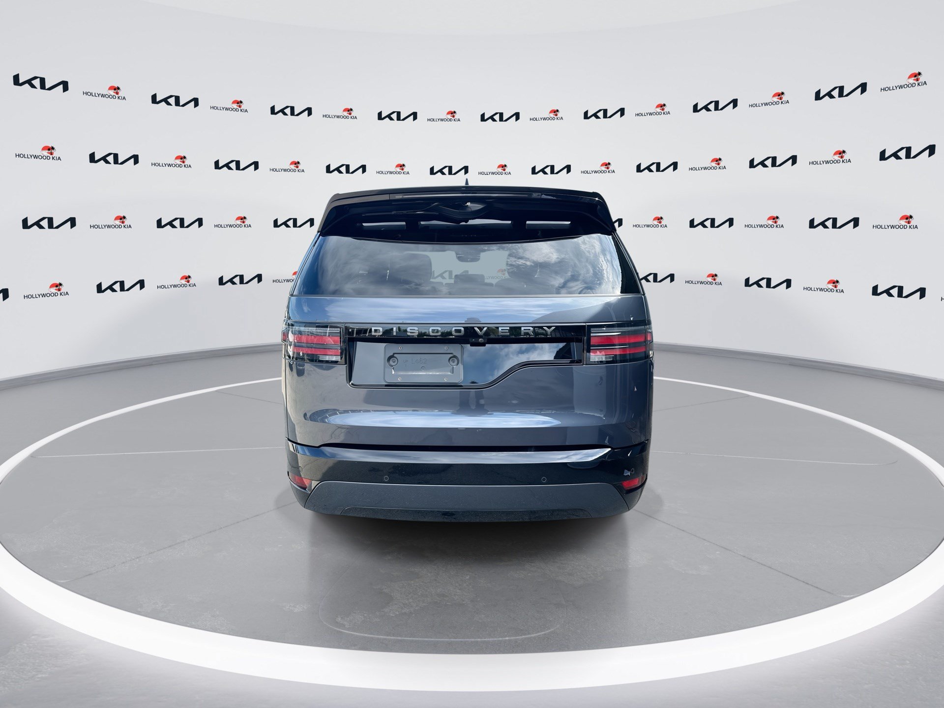 Used 2024 Land Rover Discovery Dynamic SE AWD/4WD image 7