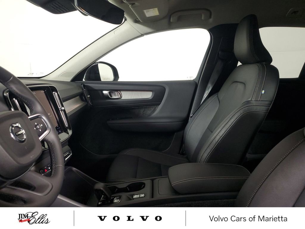 Used 2026 Volvo XC40 B5 Core w/ Climate Package image 23
