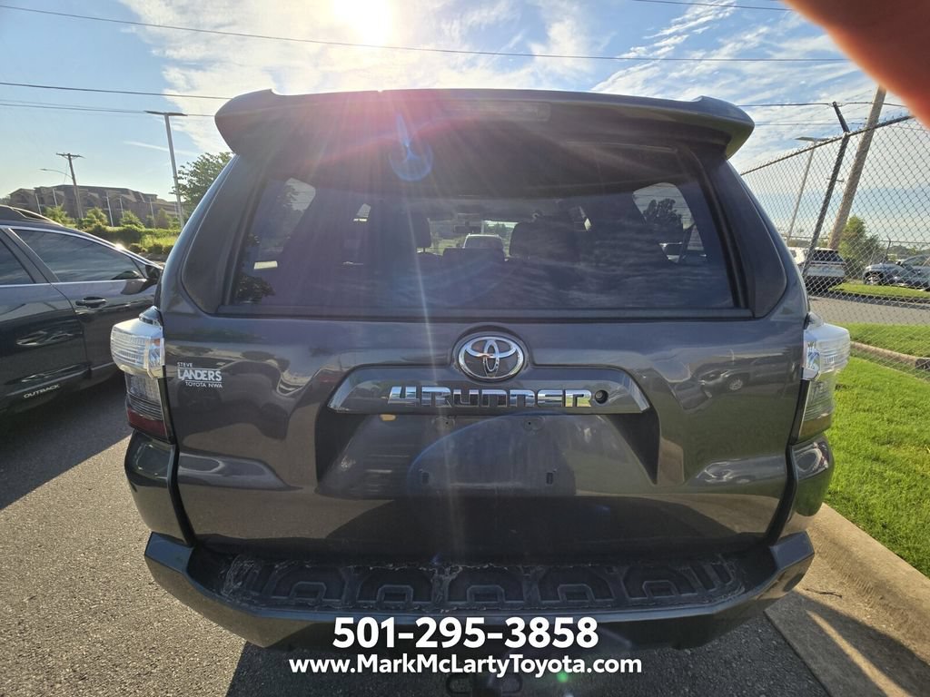 Used 2015 Toyota 4Runner SR5 AWD/4WD image 7