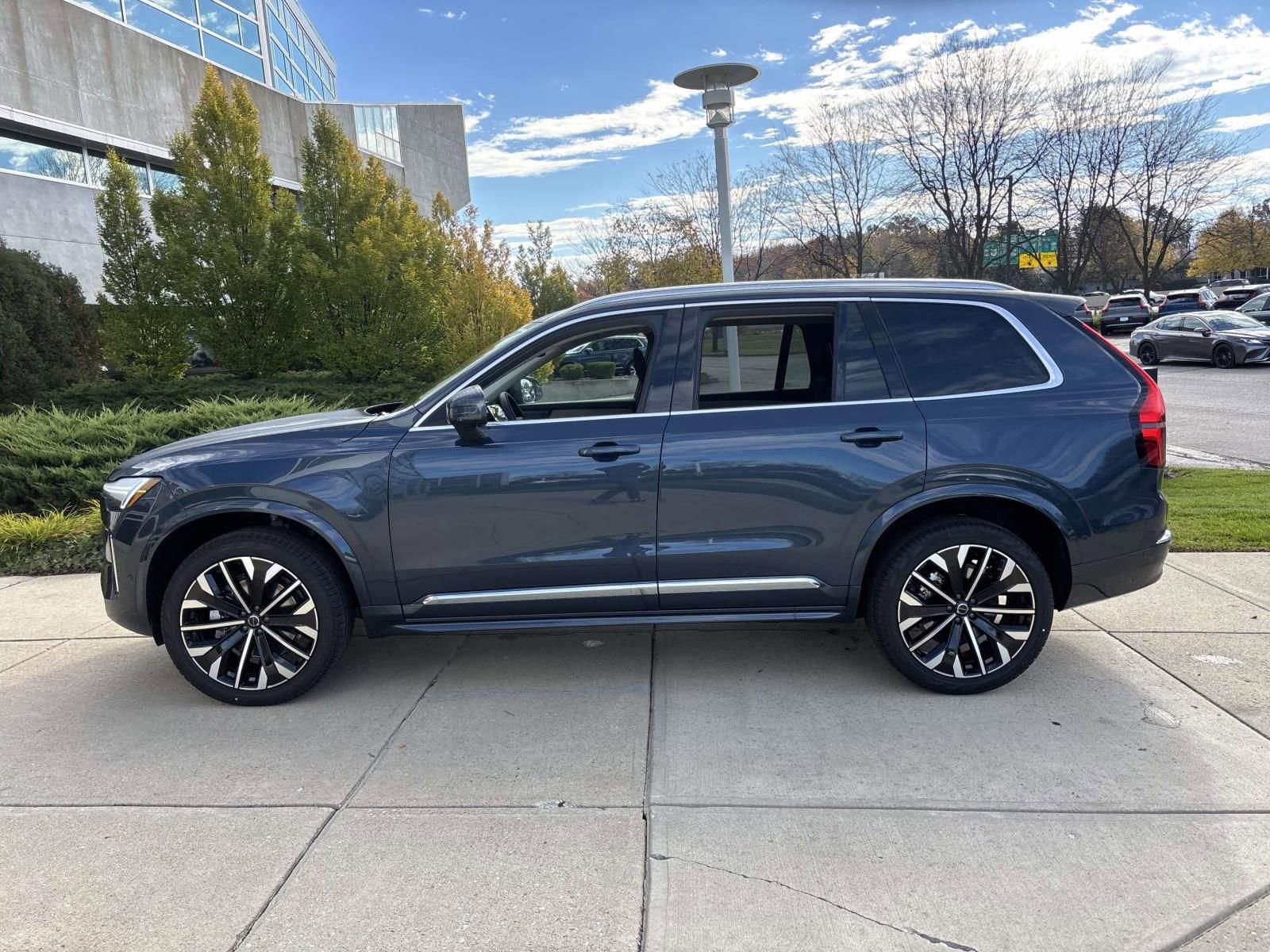 New 2026 Volvo XC90 B5 Plus w/ Protection Package Premier image 4