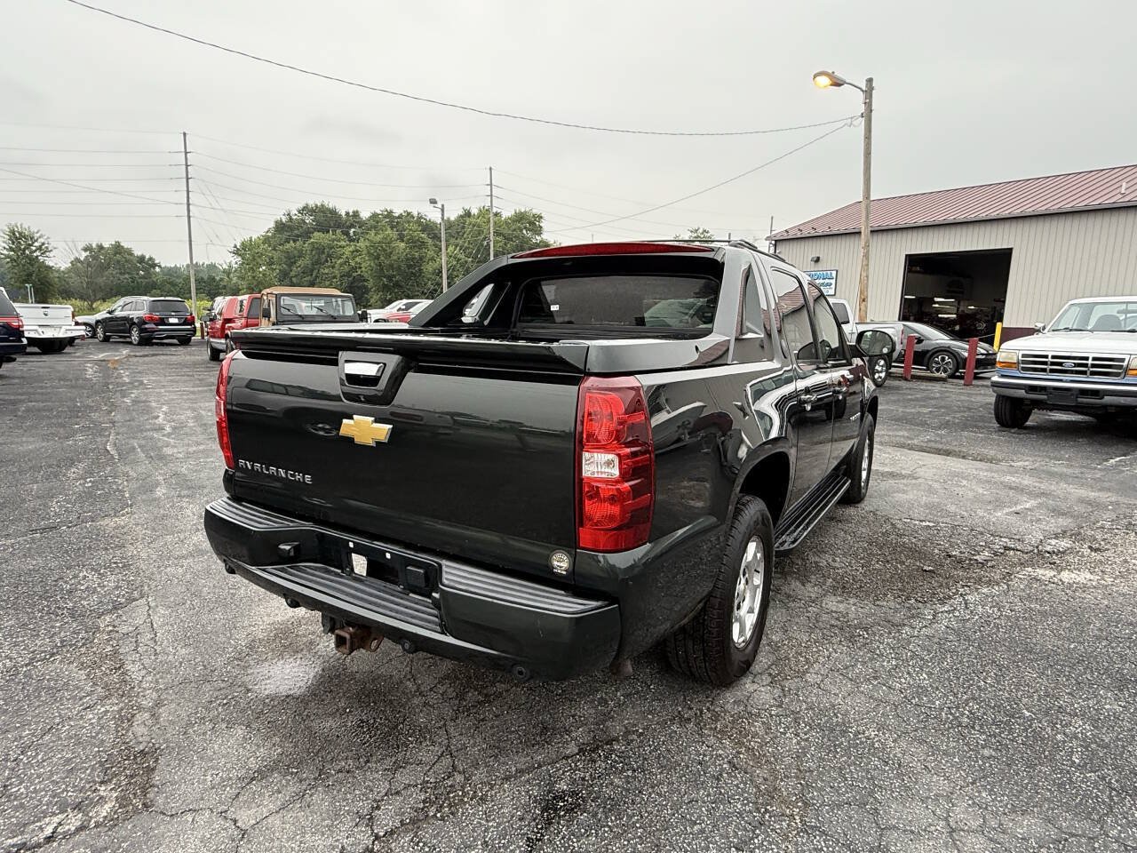 Used 2013 Chevrolet Avalanche LS AWD/4WD image 4