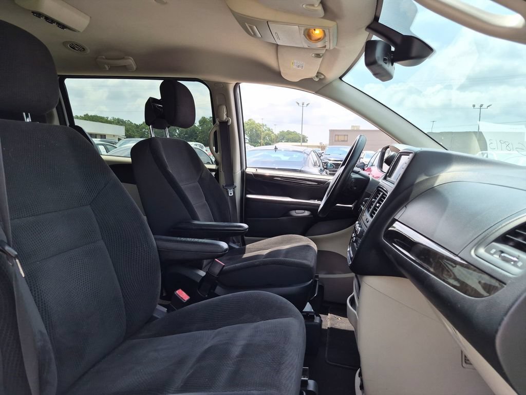 Used 2019 Dodge Grand Caravan SE FWD image 29