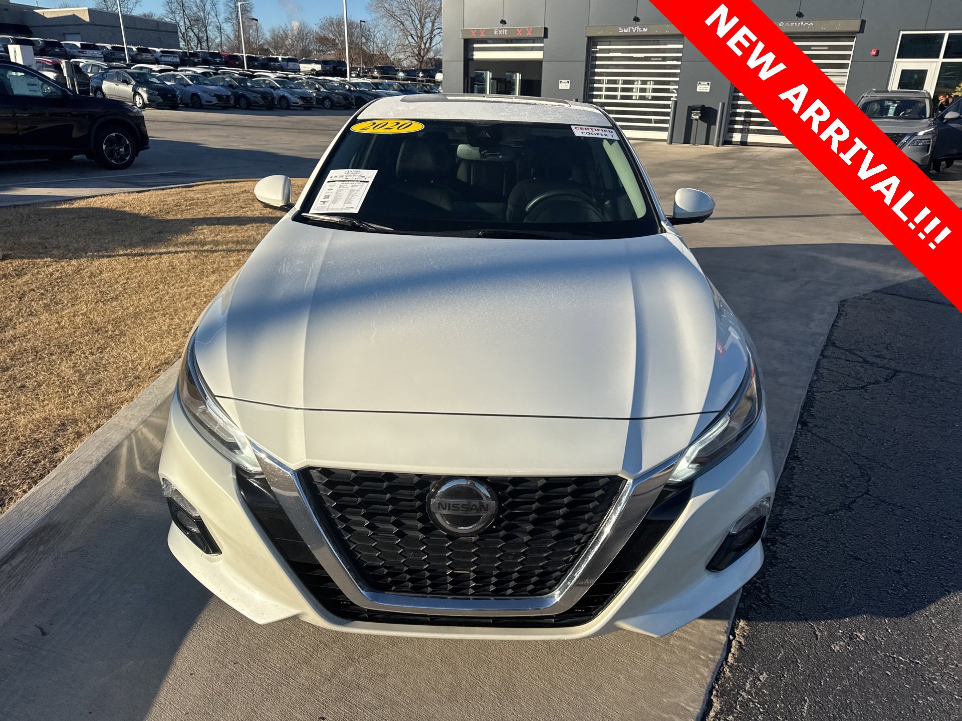 Used 2020 Nissan Altima 2.0 Platinum image 2