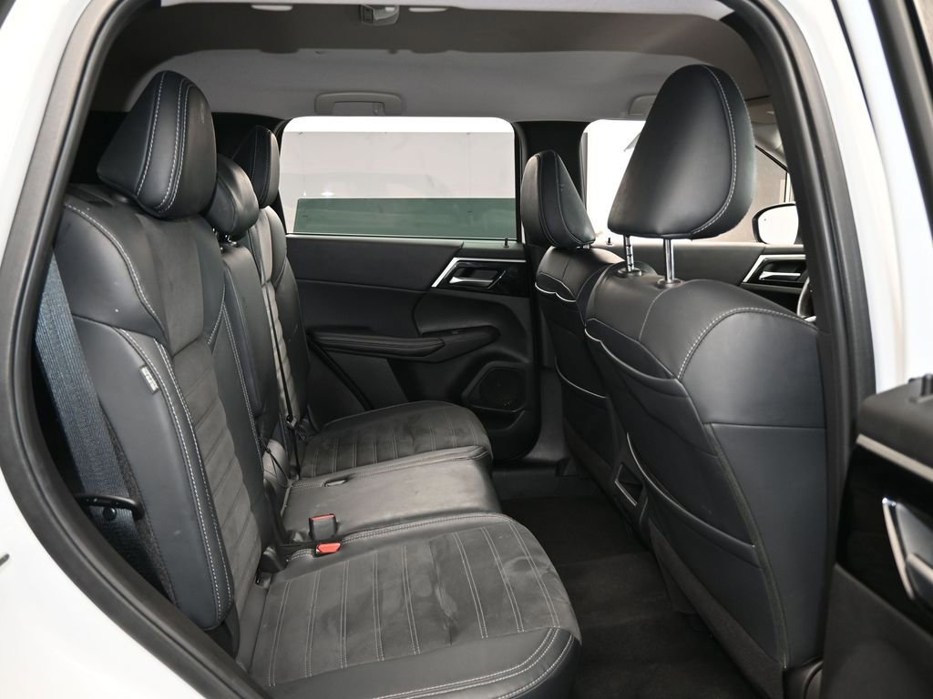 Used 2023 Mitsubishi Outlander SE image 45